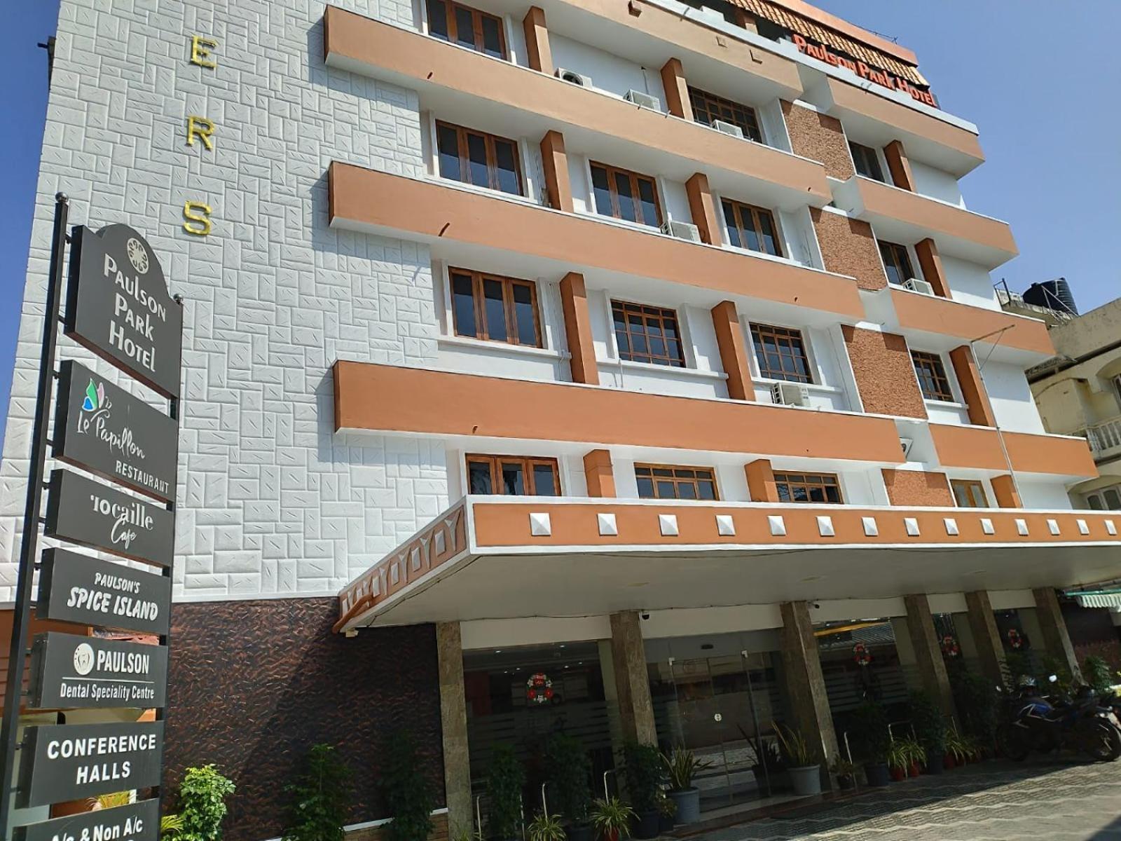 Paulson Park Hotel Kochi Exterior photo